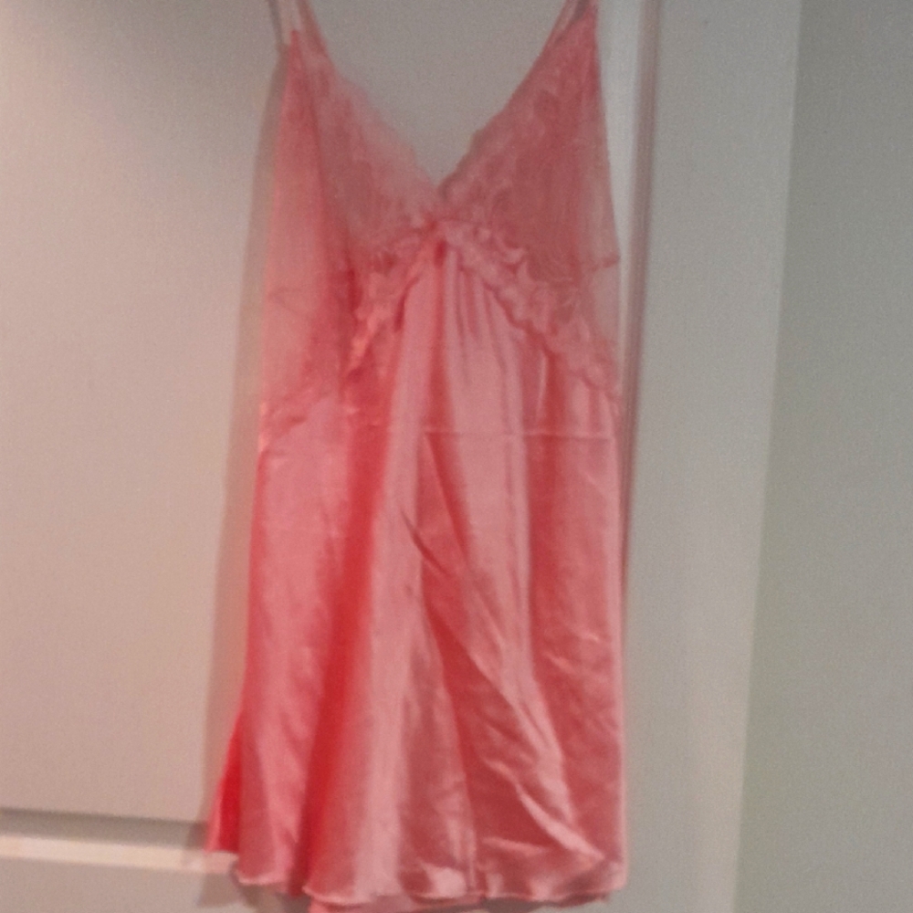 SOLD**********Elegant Pink Lace Chemise New
